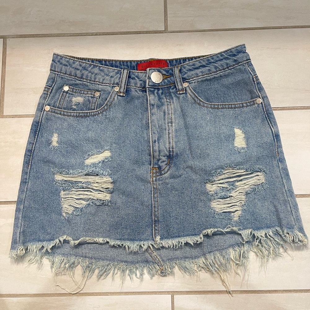 NWT Signature8 Distressed Denim Mini Skirt size small